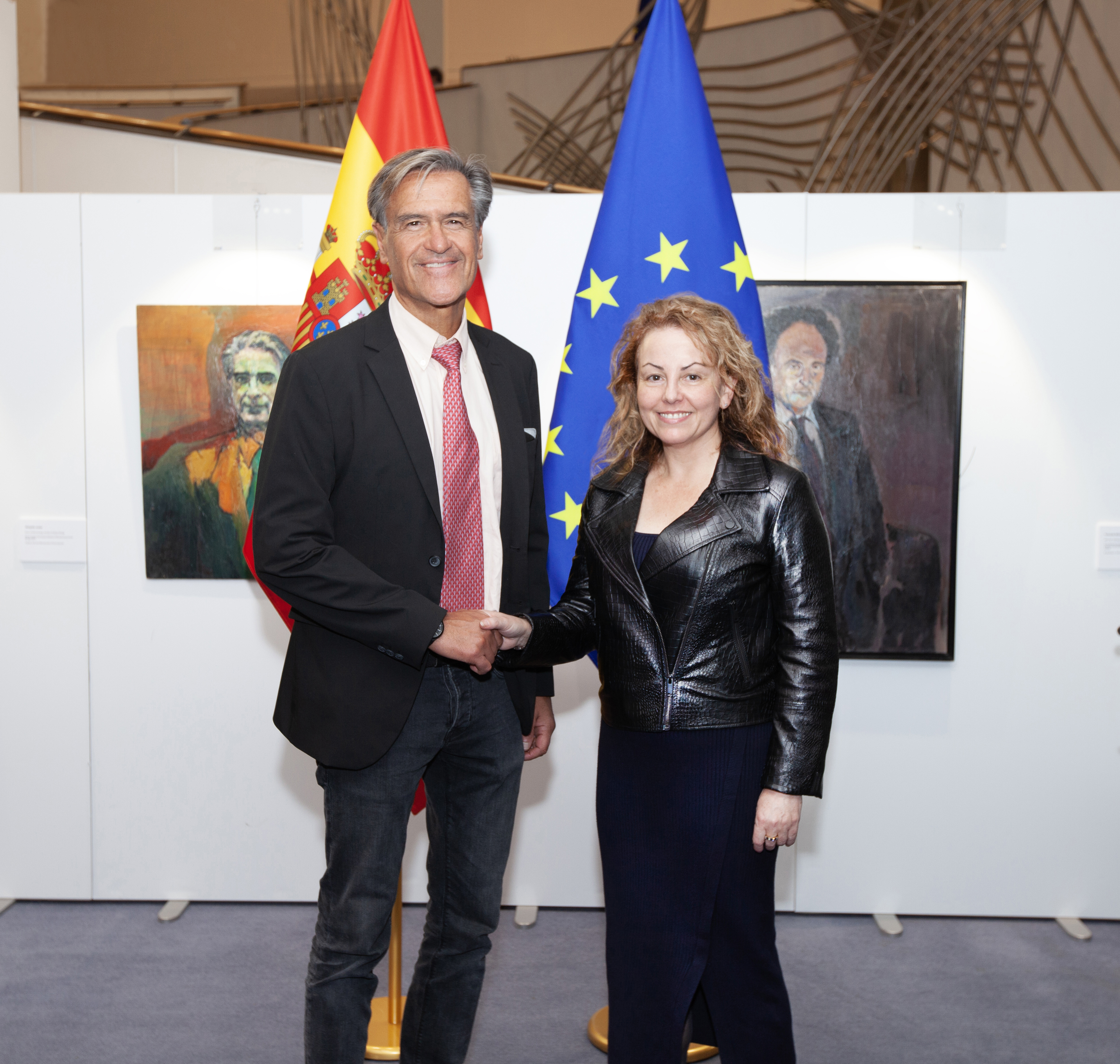 El Parlamento Europeo reconoce la contribución de figuras políticas españolas a través de una exposición